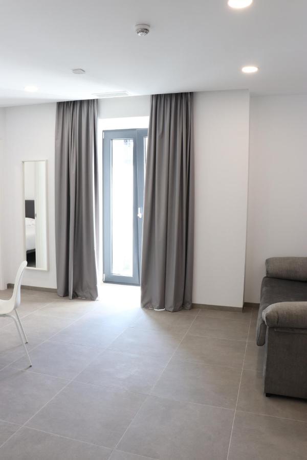 V&C Apartamentos Кониль-де-ла-Фронтера Экстерьер фото